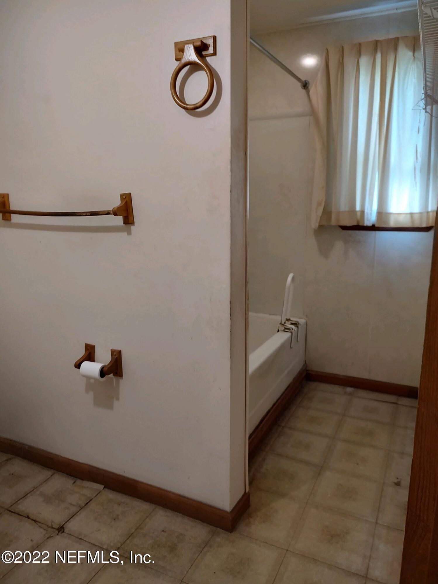 2239 Cato Road Jacksonville, FL 32207 - Photo 8 of 13 a bathroom with a shower