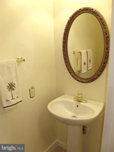 6011 Riddle Walk Alexandria, VA 22312 - Photo 6 of 25 Lovely powder room on main level!