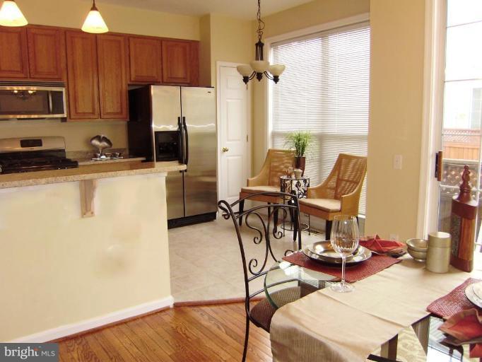 6011 Riddle Walk Alexandria, VA 22312 - Photo 8 of 25 Spacious, updated and with space to eat in!