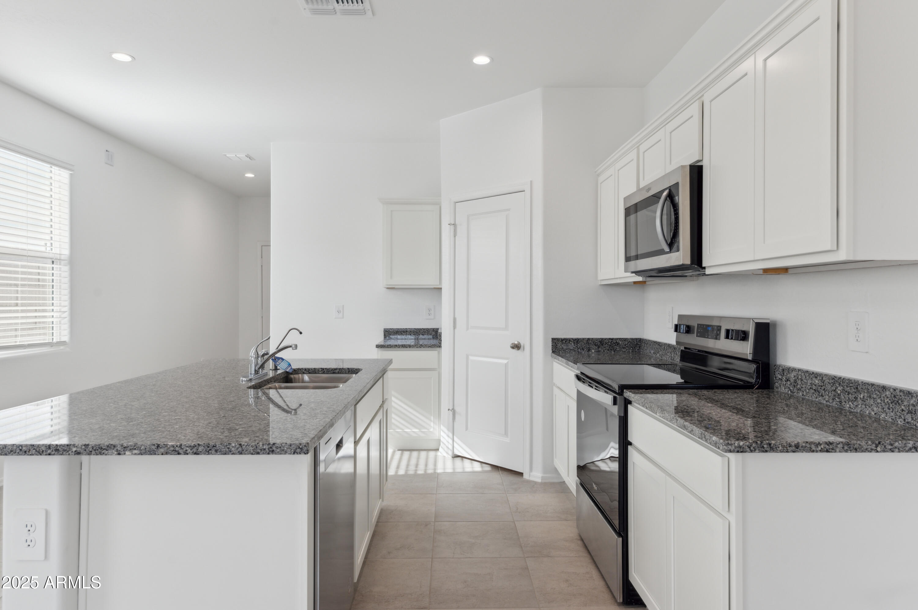 1333 Shannon Way Coolidge, AZ 85128 - Photo 3 of 19 Amber