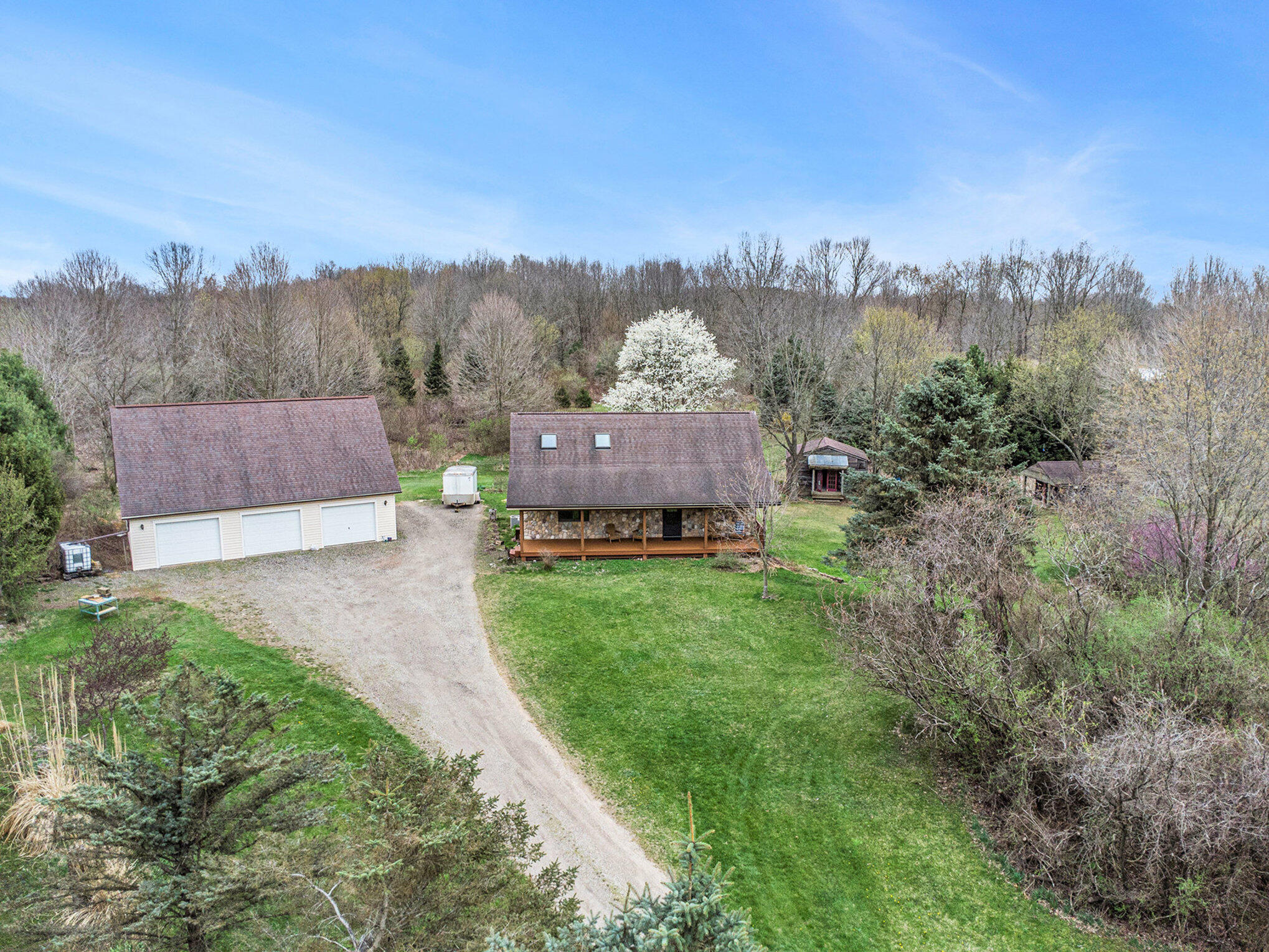 15701 Mann Road Hickory Corners, MI 49060 - Photo 3 of 33 006_15701_mann_rd_hickory_corners_mi_490