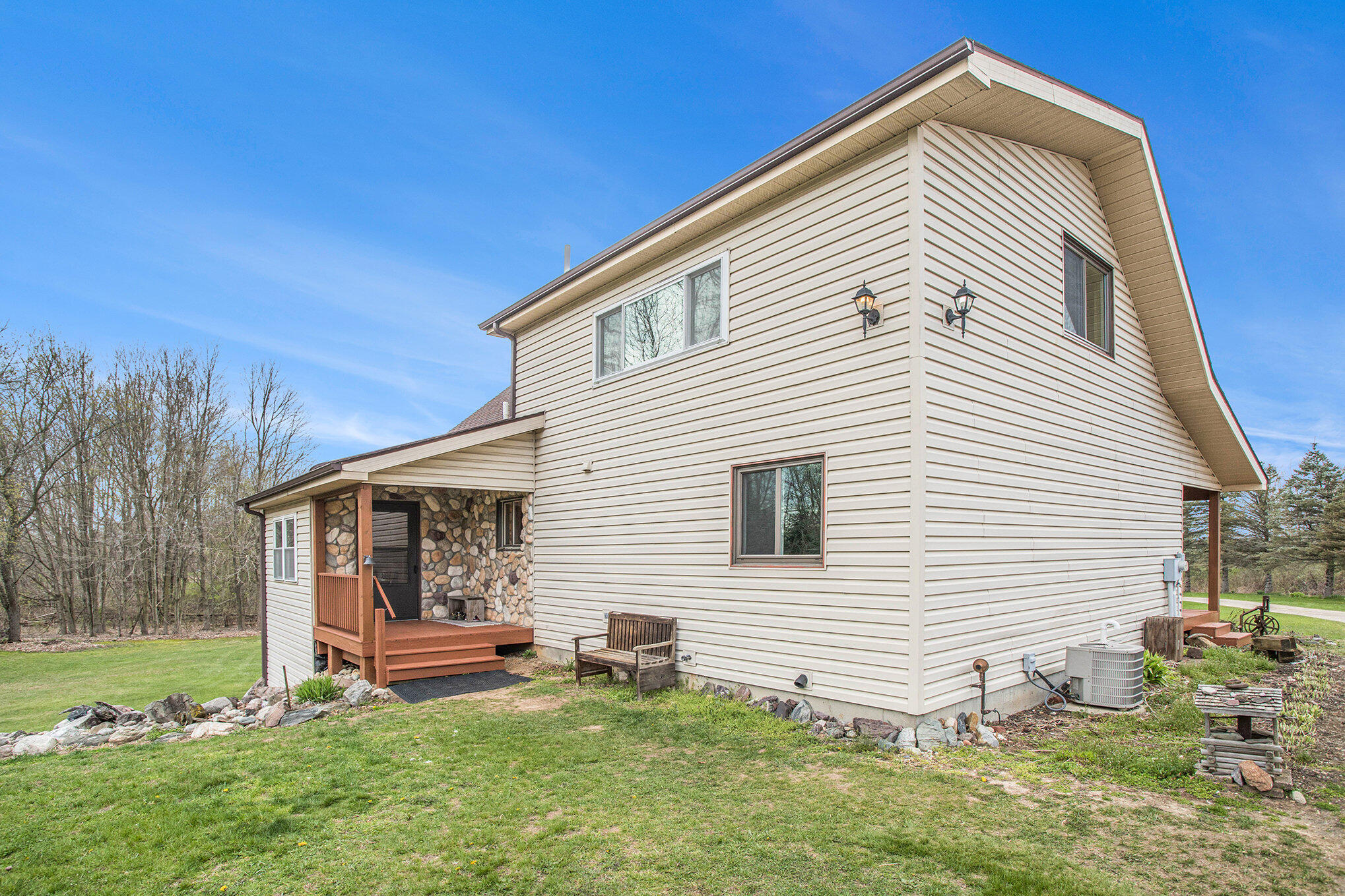 15701 Mann Road Hickory Corners, MI 49060 - Photo 6 of 33 002_15701_mann_rd_hickory_corners_mi_490