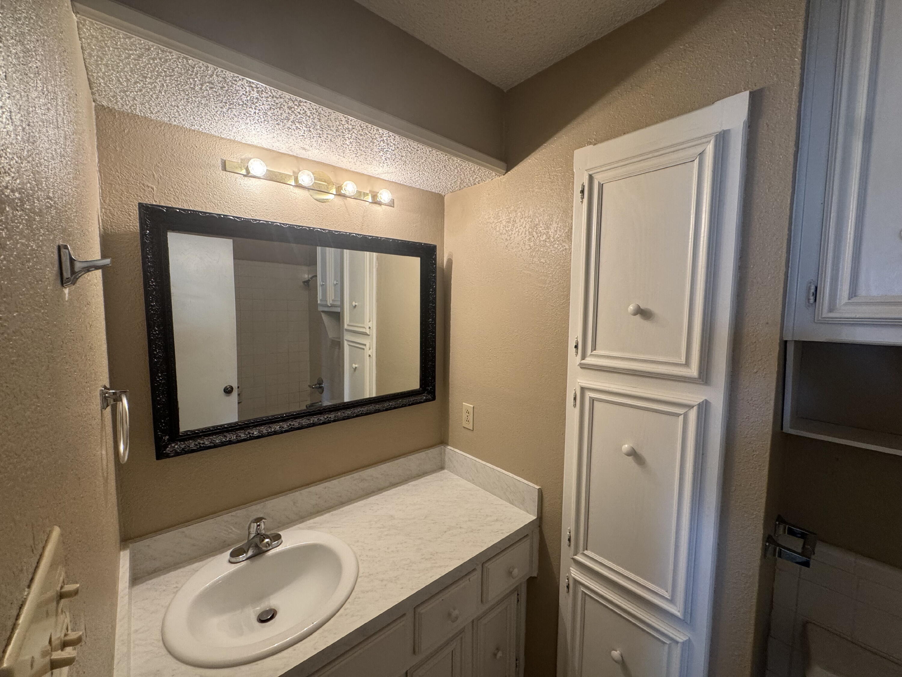 6806 4th Street, Unit B Lubbock, TX 79416 - Photo 8 of 9 IMG_0309