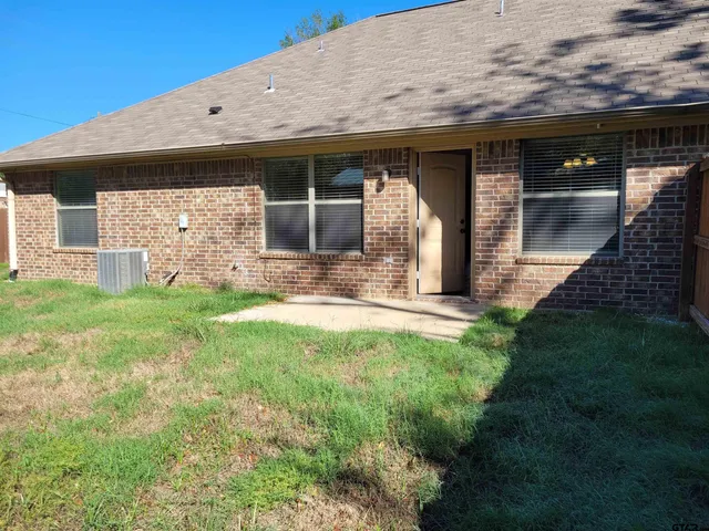 a view of a house with backyard and porch