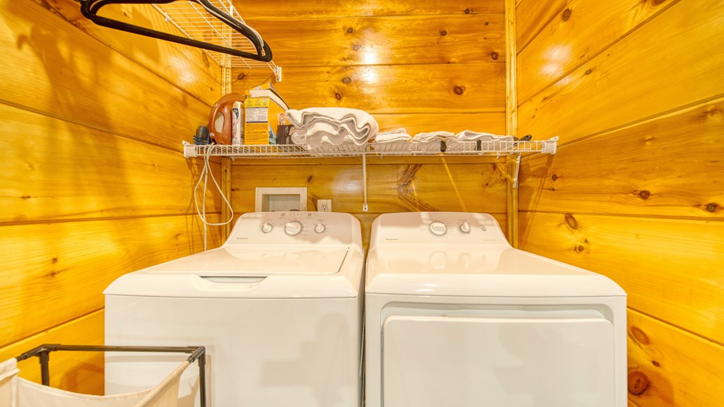 911 Summit Way Blairsville, GA 30512 - Photo 19 of 23 a utility room with a washing machine