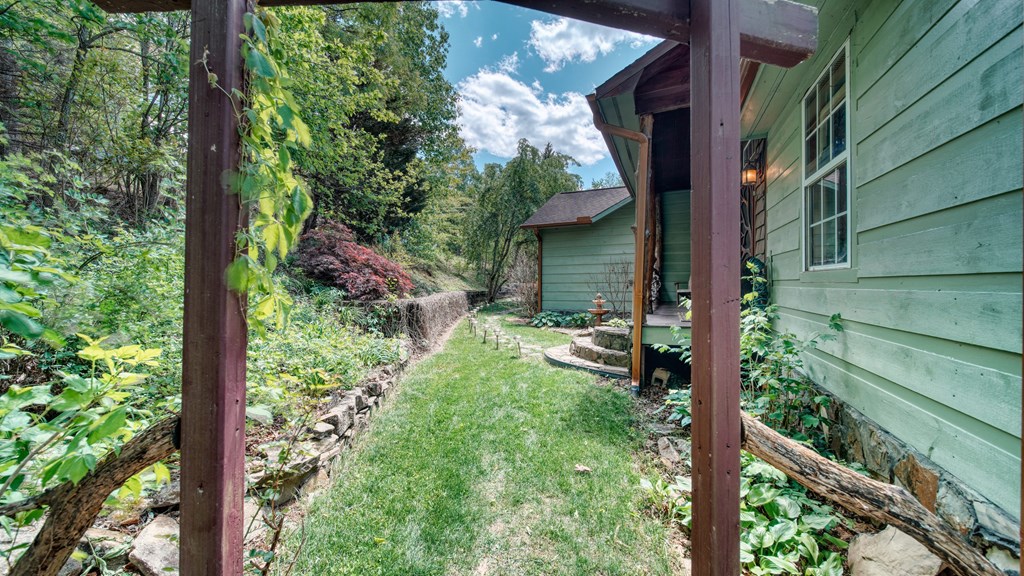 911 Summit Way Blairsville, GA 30512 - Photo 23 of 23 a backyard of a house with lots of green space