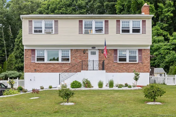$895,000 | 3123 Douglas Drive, Yorktown Heights, NY 10598