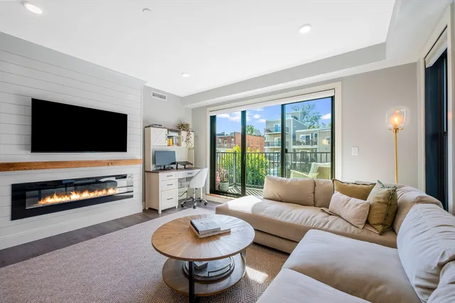 $999,000 | 765 East 3rd Street, Unit 201, Boston, MA 02127