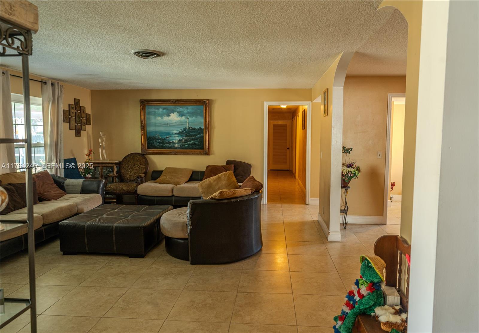 315 Southwest 12th Avenue Boynton Beach, FL 33435 - Photo 7 of 37 a living room with furniture and a potted plant