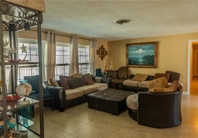 $600,000 | 315 Southwest 12th Avenue, Boynton Beach, FL 33435