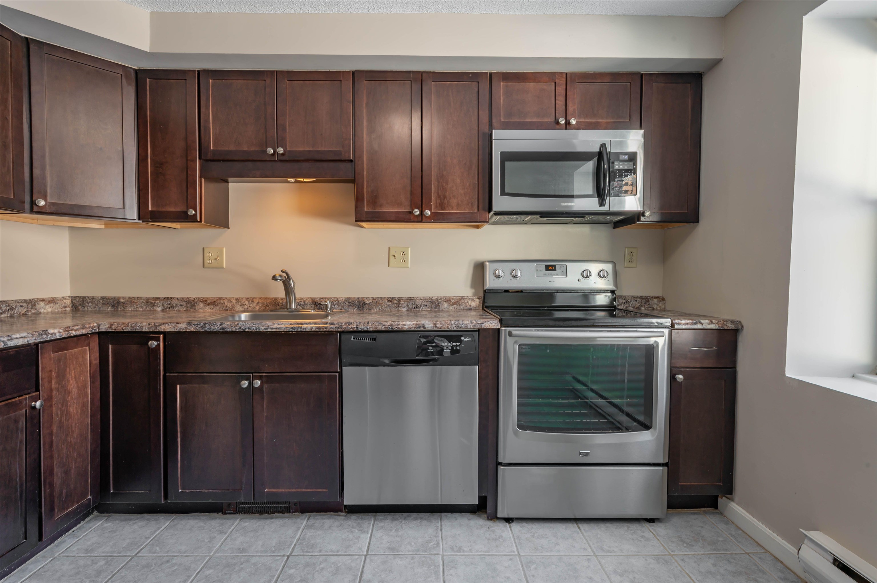 15 Aspen Lane Merrimack, NH 03054 - Photo 3 of 25