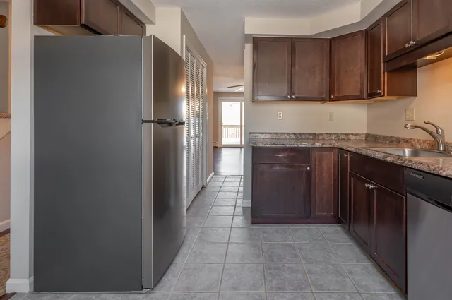 $370,000 | 15 Aspen Lane, Merrimack, NH 03054