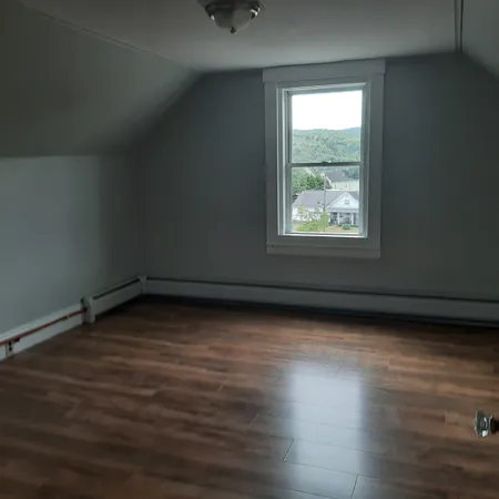 $1,500 | 890 Washington Street, Unit 4, Stewartstown, NH 03597