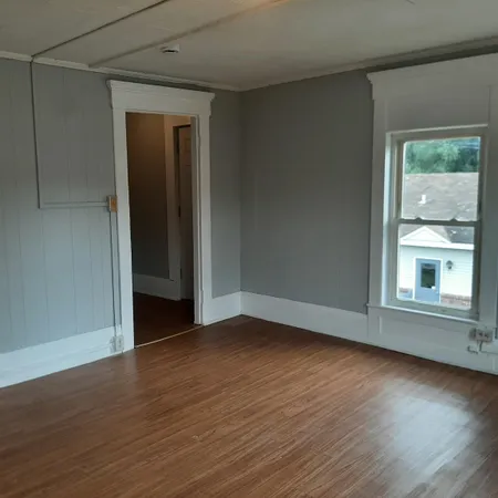 $1,500 | 890 Washington Street, Unit 4, Stewartstown, NH 03597