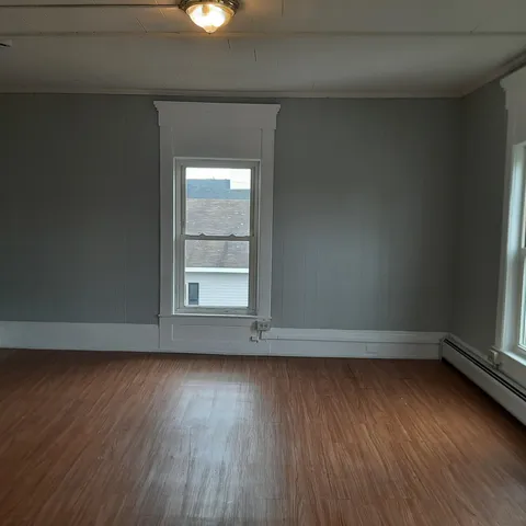 $1,500 | 890 Washington Street, Unit 4, Stewartstown, NH 03597