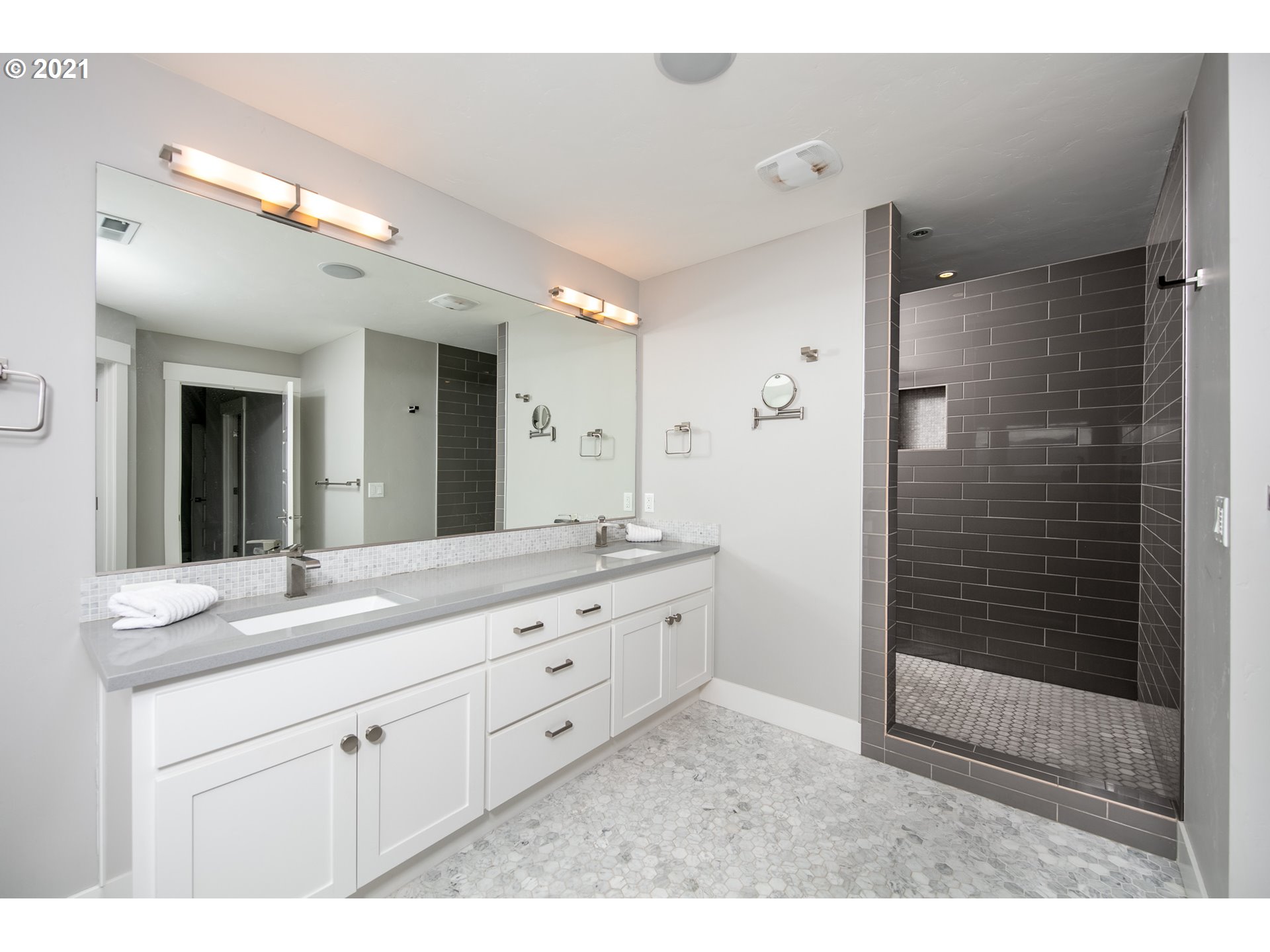 1109 Redtail Loop Hood River, OR 97031 - Photo 14 of 30 Gallery Image 14