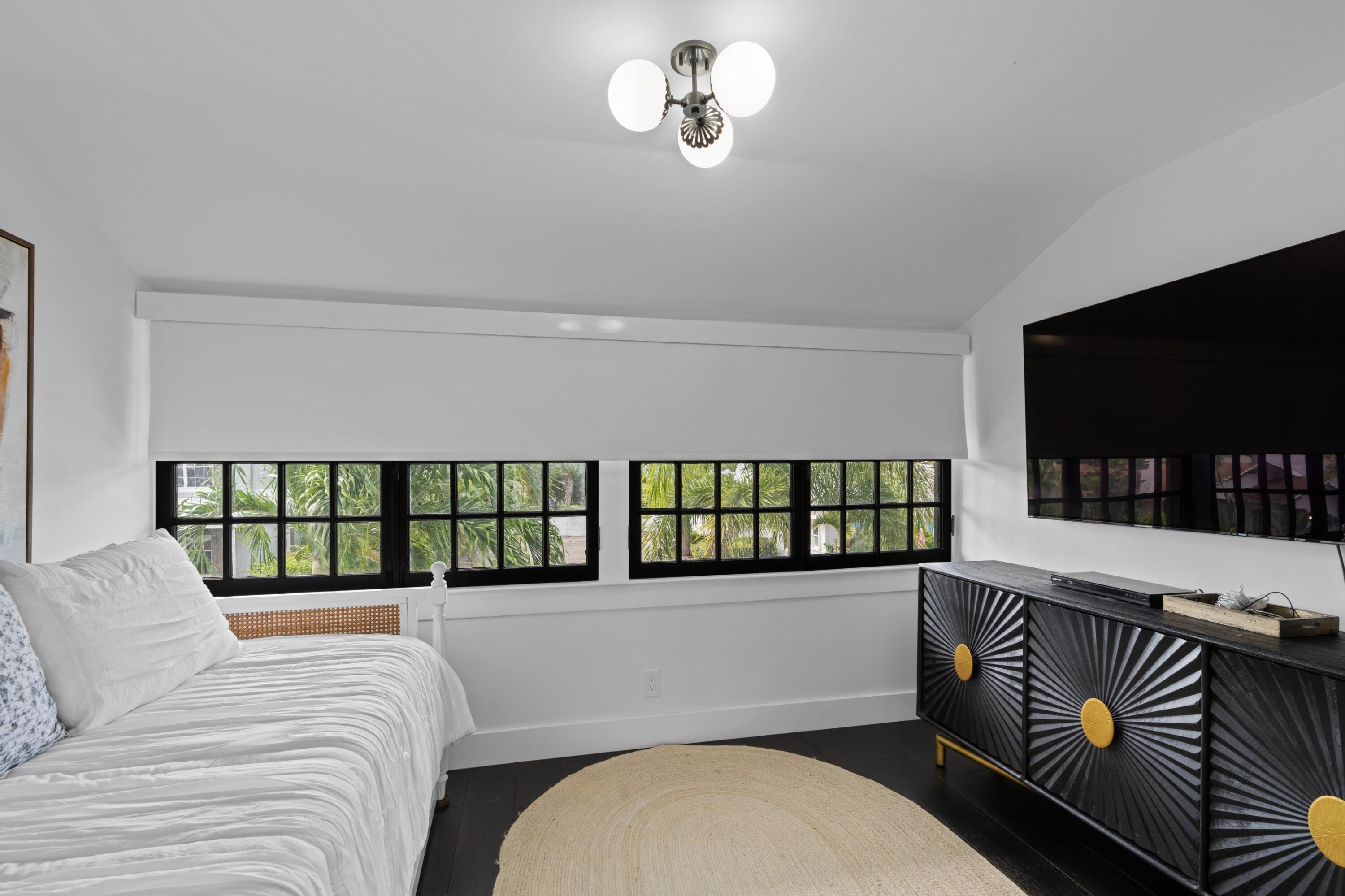 317 Vallette Way West Palm Beach, FL 33401 - Photo 31 of 55 IMG_9904