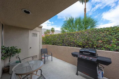 $385,000 | 222 North Calle El Segundo, Unit 502, Palm Springs, CA 92262