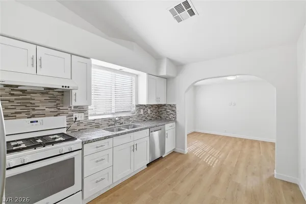 $1,950 | 3869 Birchview Court, Las Vegas, NV 89147