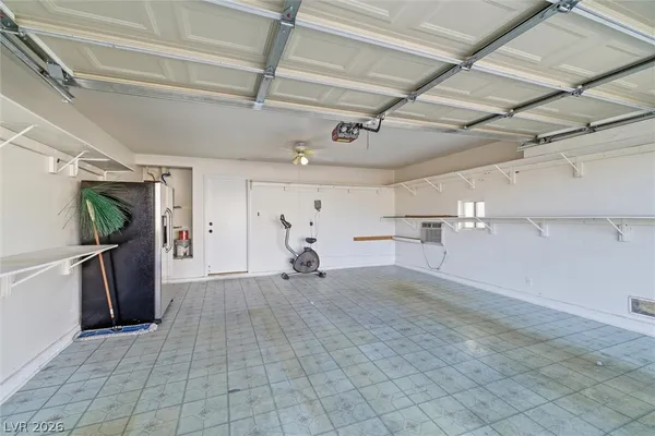 $1,950 | 3869 Birchview Court, Las Vegas, NV 89147