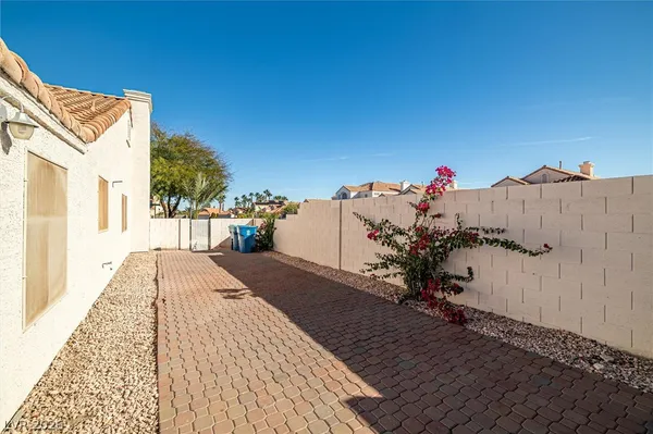 $1,950 | 3869 Birchview Court, Las Vegas, NV 89147