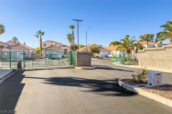 $1,950 | 3869 Birchview Court, Las Vegas, NV 89147