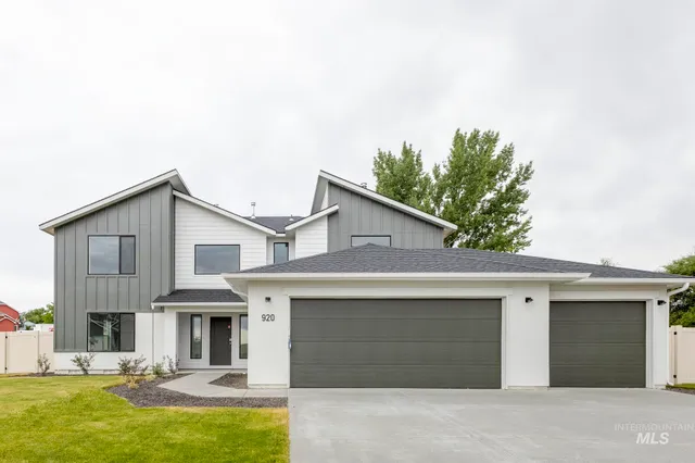 $594,990 | 920 East Perjue Basin Drive, Nampa, ID 83686