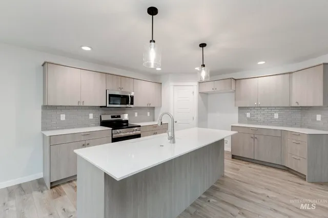 $594,990 | 920 East Perjue Basin Drive, Nampa, ID 83686