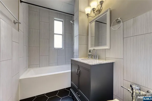 $2,295 | 100 East Palisade Avenue, Unit D34, Englewood, NJ 07631