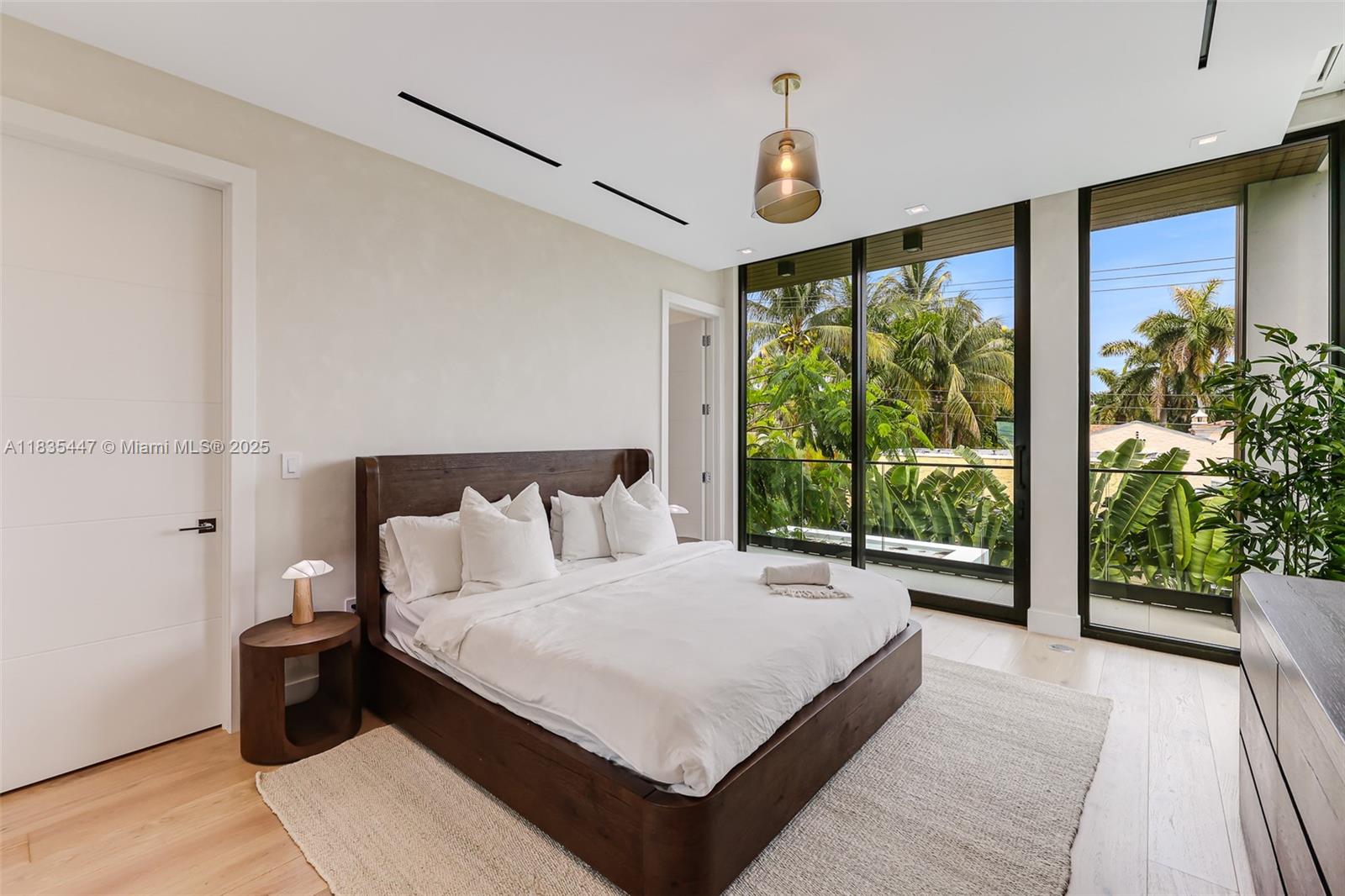 2355 Meridian Avenue Miami Beach, FL 33140 - Photo 15 of 26