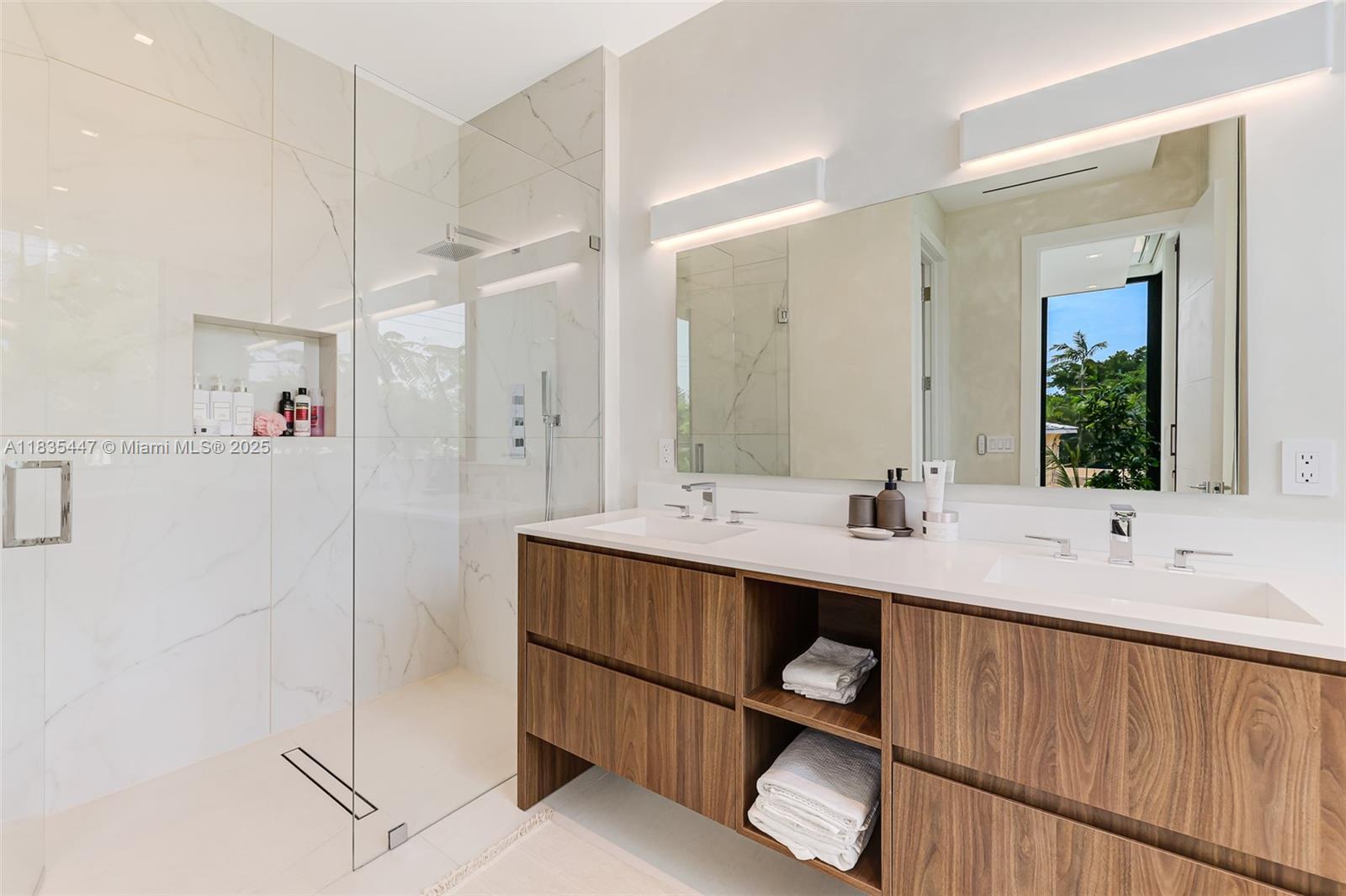 2355 Meridian Avenue Miami Beach, FL 33140 - Photo 16 of 26