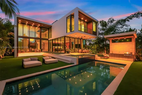 $11,495,000 | 2355 Meridian Avenue, Miami Beach, FL 33140