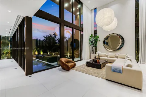 $11,495,000 | 2355 Meridian Avenue, Miami Beach, FL 33140