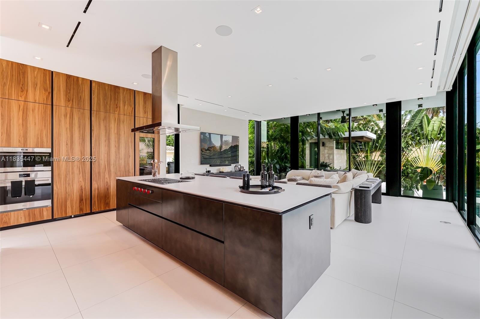 2355 Meridian Avenue Miami Beach, FL 33140 - Photo 5 of 26