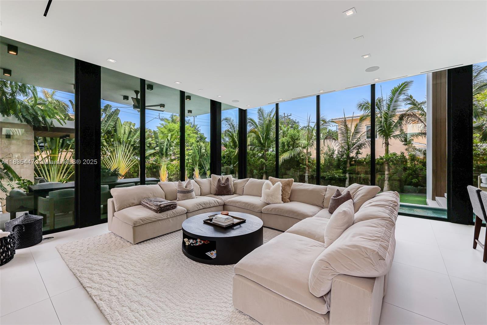 2355 Meridian Avenue Miami Beach, FL 33140 - Photo 7 of 26