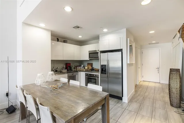 $3,200 | 1050 Brickell Avenue, Unit 212, Miami, FL 33131