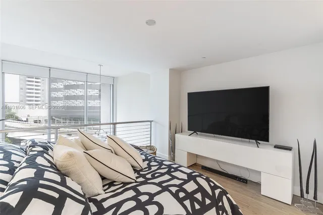 $3,200 | 1050 Brickell Avenue, Unit 212, Miami, FL 33131