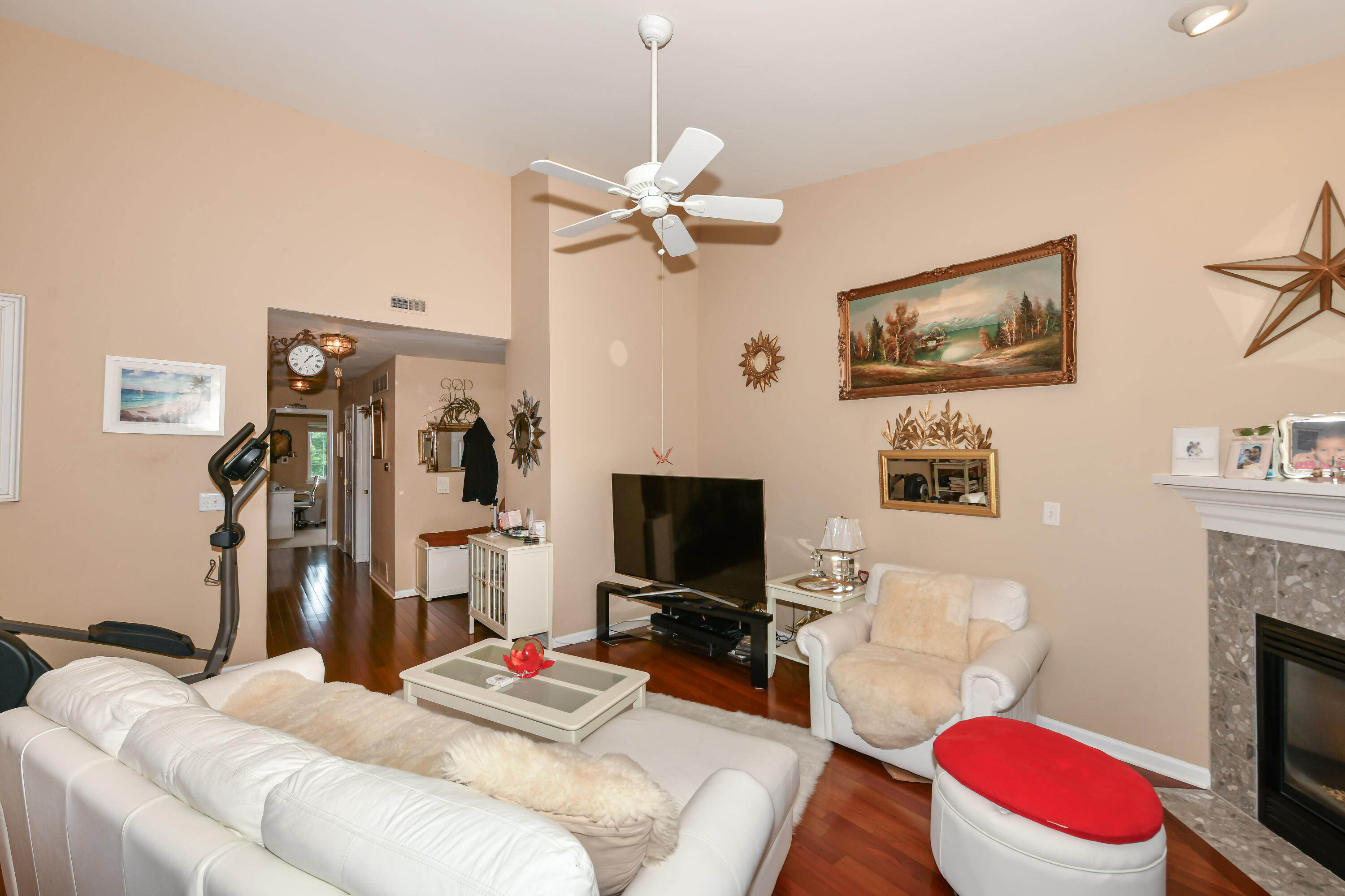 91 Potawatomi Road, Unit J4 Williams Bay, WI 53191 - Photo 6 of 33 Living Room