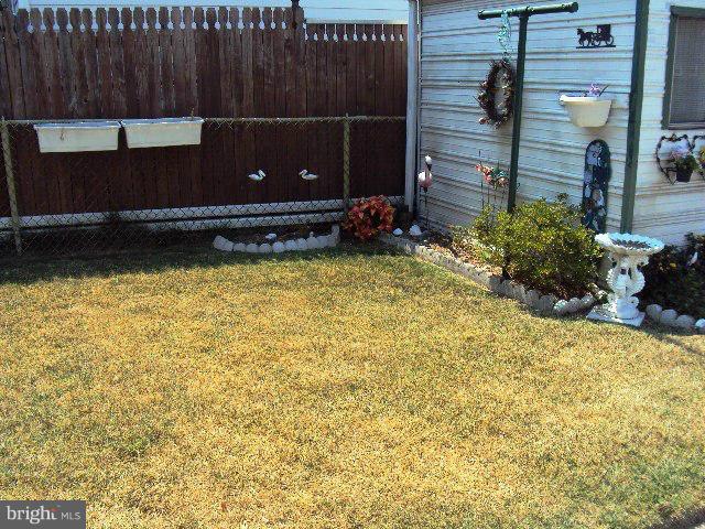2723 Kirkleigh Road Baltimore, MD 21222 - Photo 14 of 19 Landscaping