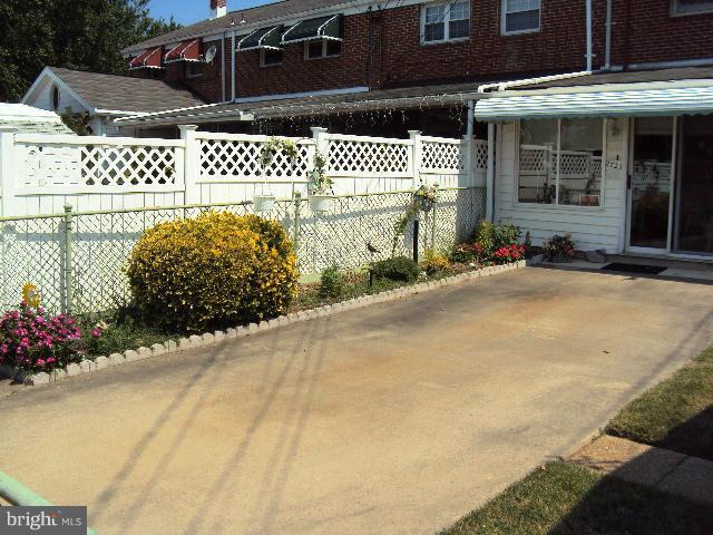 2723 Kirkleigh Road Baltimore, MD 21222 - Photo 8 of 19 Parking Pad
