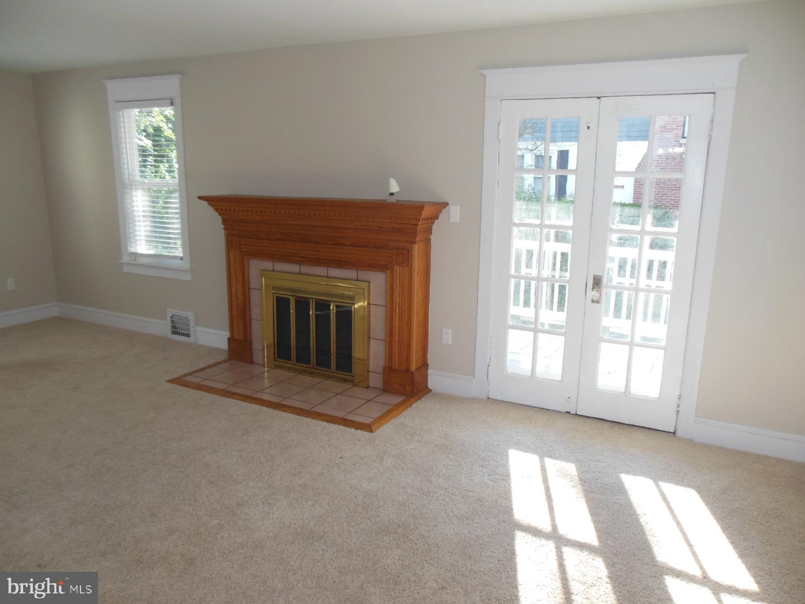 53 Elizabeth Street Pemberton, NJ 08068 - Photo 10 of 24 Living Room