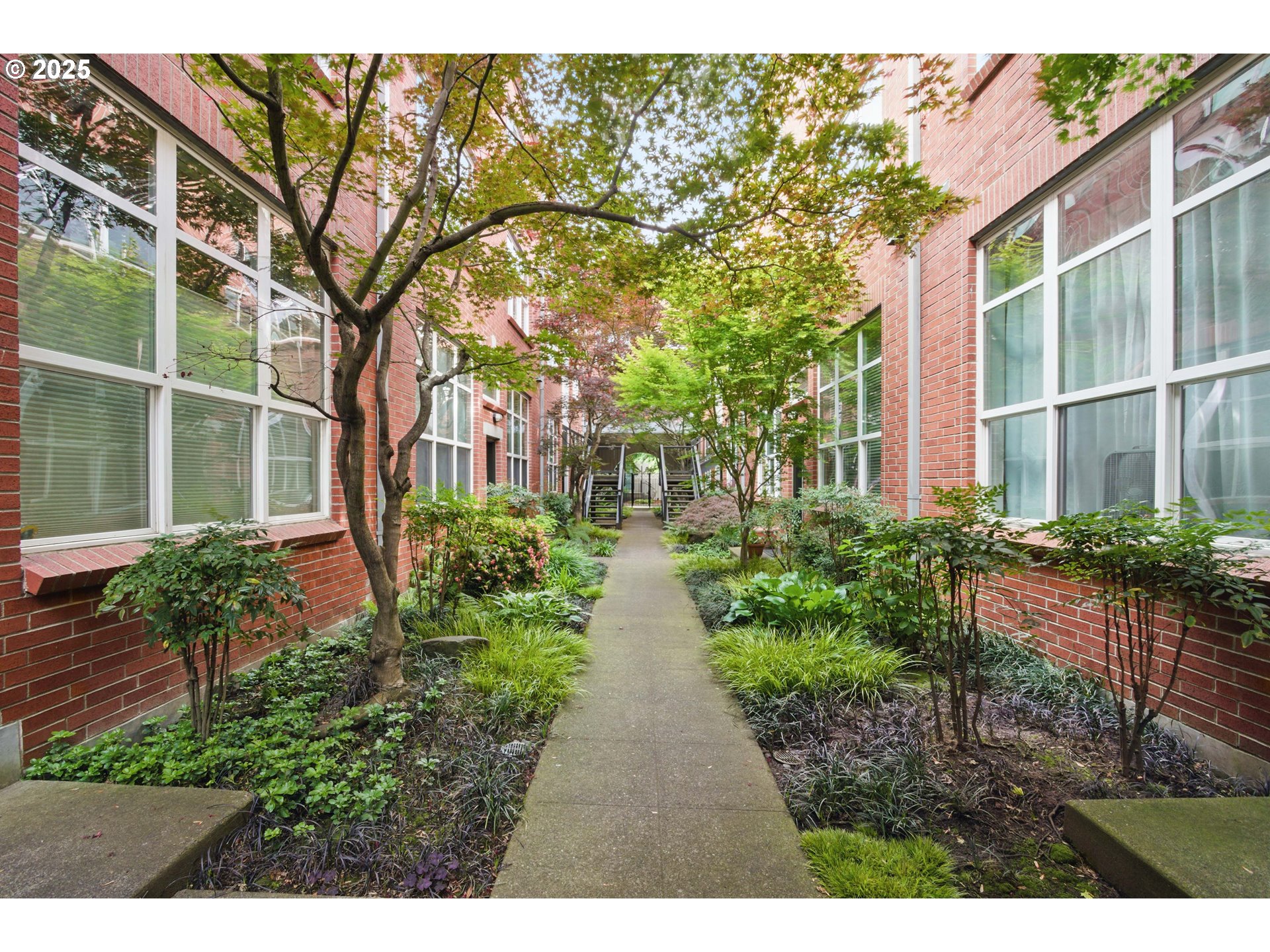 1009 Northwest Hoyt Street, Unit 210 Portland, OR 97209 - Photo 33 of 46