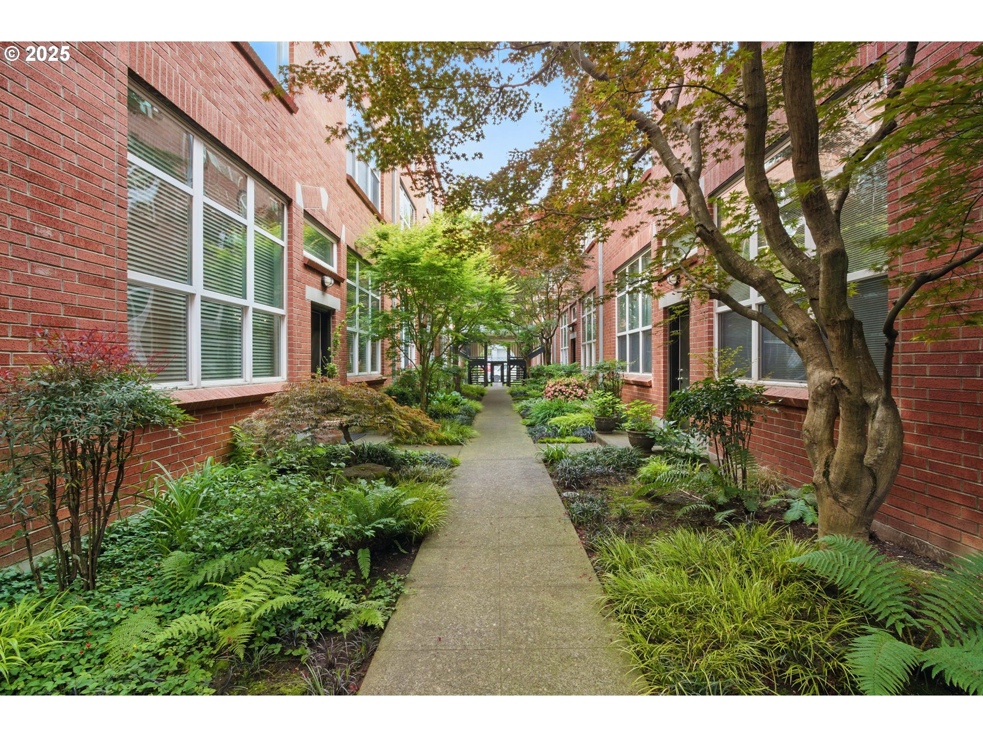 1009 Northwest Hoyt Street, Unit 210 Portland, OR 97209 - Photo 34 of 46