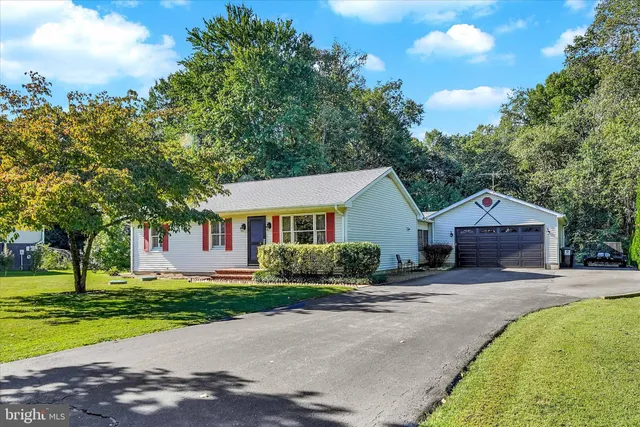 $400,000 | 65 Long Point Boulevard, Earleville, MD 21919