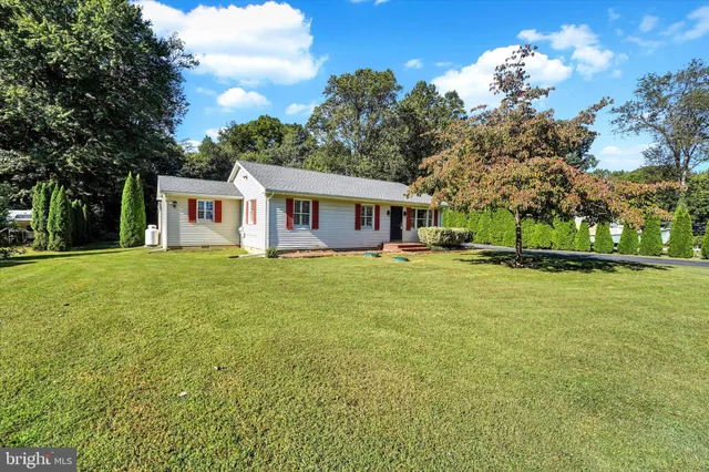 $400,000 | 65 Long Point Boulevard, Earleville, MD 21919