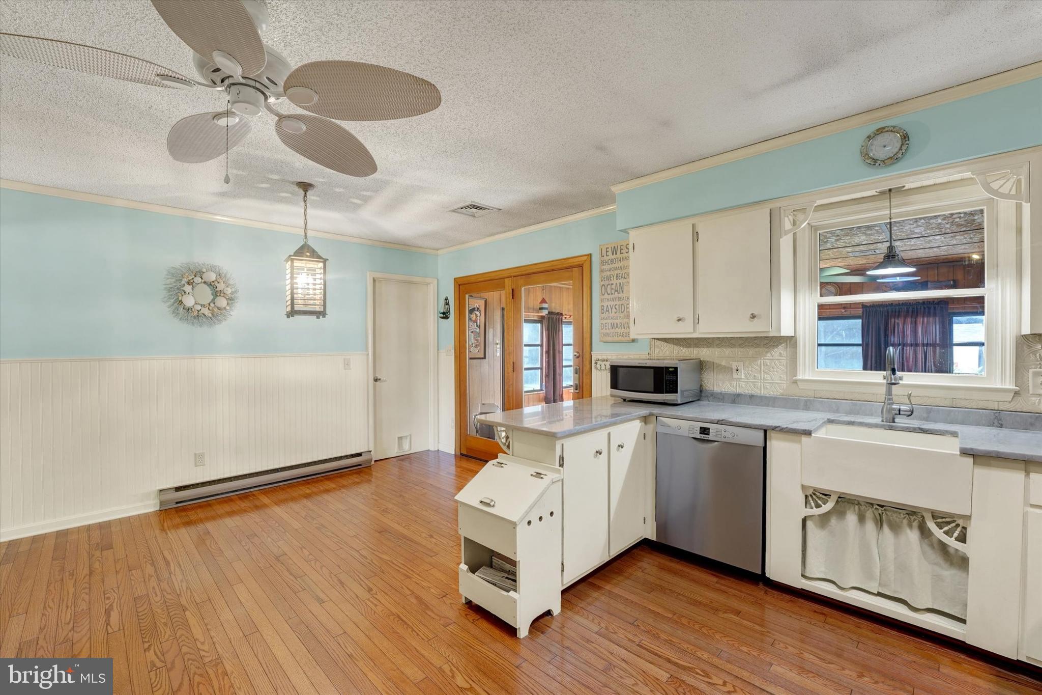 65 Long Point Boulevard Earleville, MD 21919 - Photo 10 of 42 Newer Stainless Steel Appliances & Farmhouse Sink