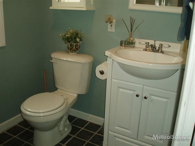 7354 Zenith Road Lexington, MI 48450 - Photo 12 of 14 31144196-11.JPG