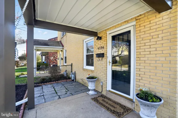 a view of an entryway of the house