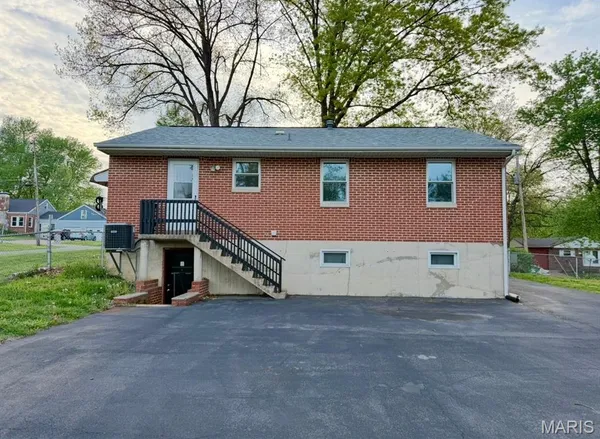 $2,200 | 7602 Elton Street, St. Louis, MO 63123