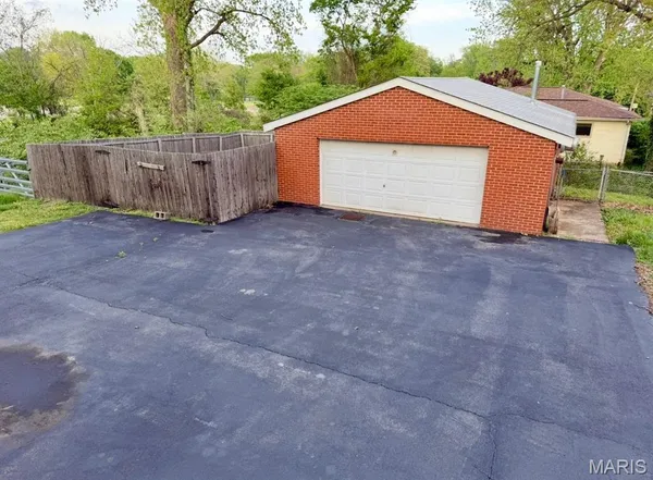 $2,200 | 7602 Elton Street, St. Louis, MO 63123